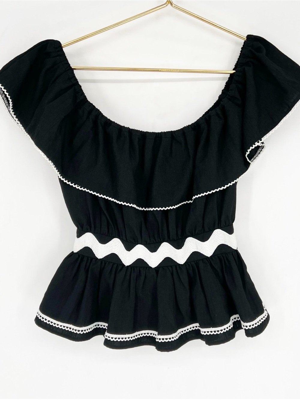 Black Ruffle Off-Shoulder‎ Peplum Top with White Trim Boutique NWT